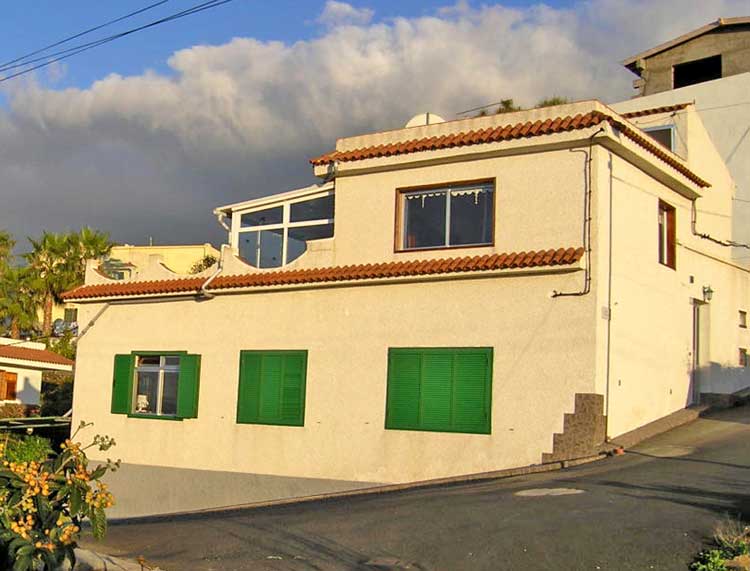 Casa muy bien conservada situada en tranquilo entorno en San Juan de Reparo-Garachico.  