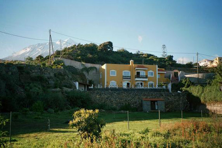 Casa con tres viviendas situada in zona rural. 