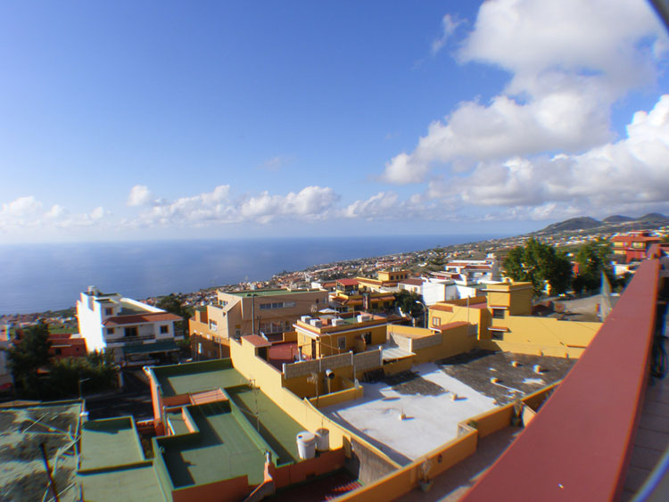 Casa pareada con 4 dormitorios, 3 Ba�os, 240 m� Terrazas y 200 m� de Garaje.