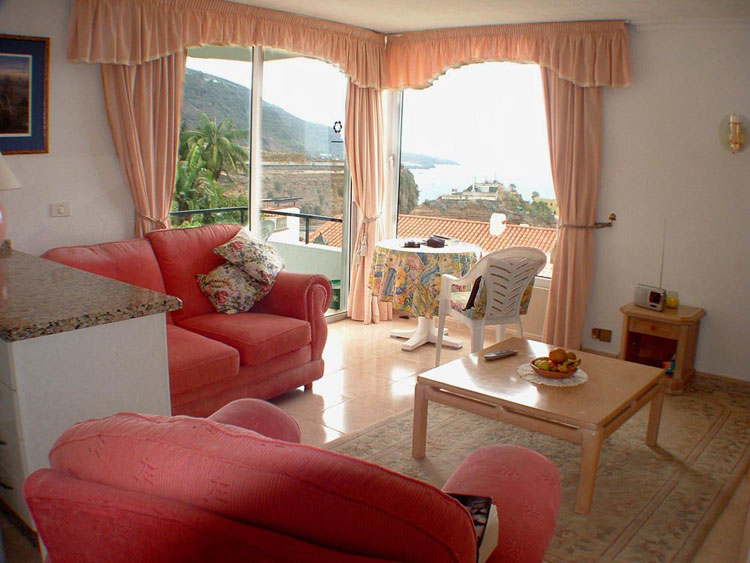 Apartment im obersten Stock mit sch�nem Panoramablick, Zustand wie neu