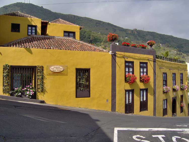 Pensi�n con 7 apartamentos en una casa se�orial canaria restaurada